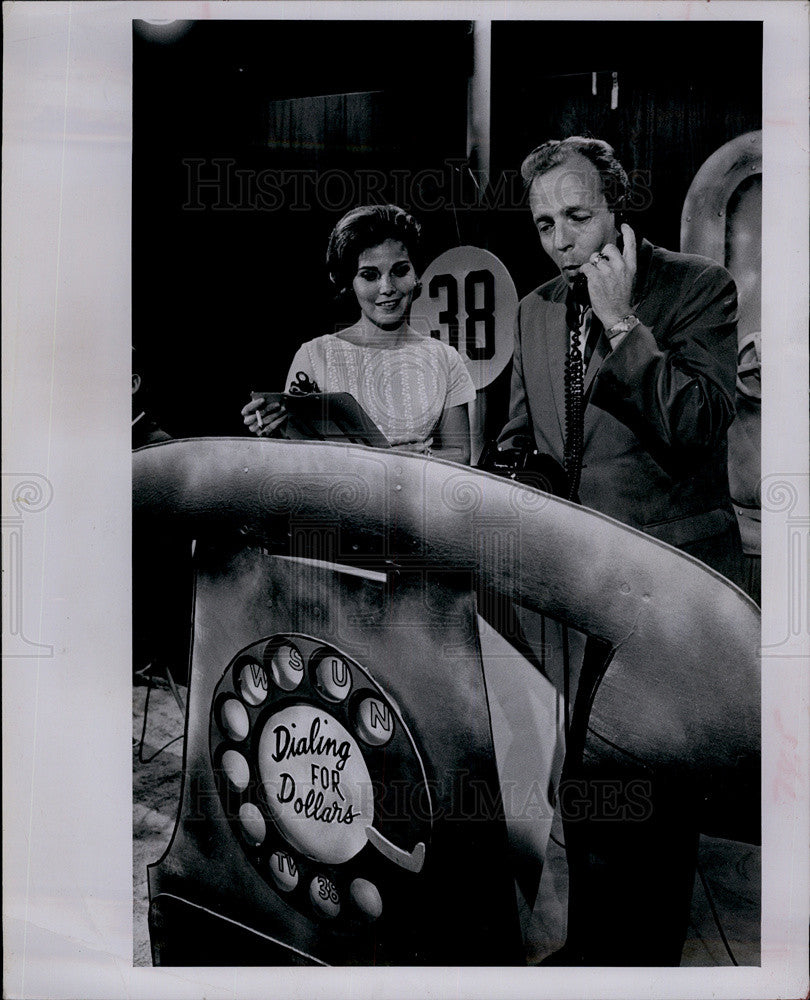 1965 Press Photo Judy Gorman &amp; Production Manager Sid Perry, Dialing For Dollars - Historic Images