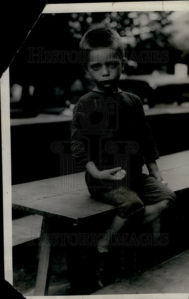 Press Photo Petey Eats A Banana - Historic Images