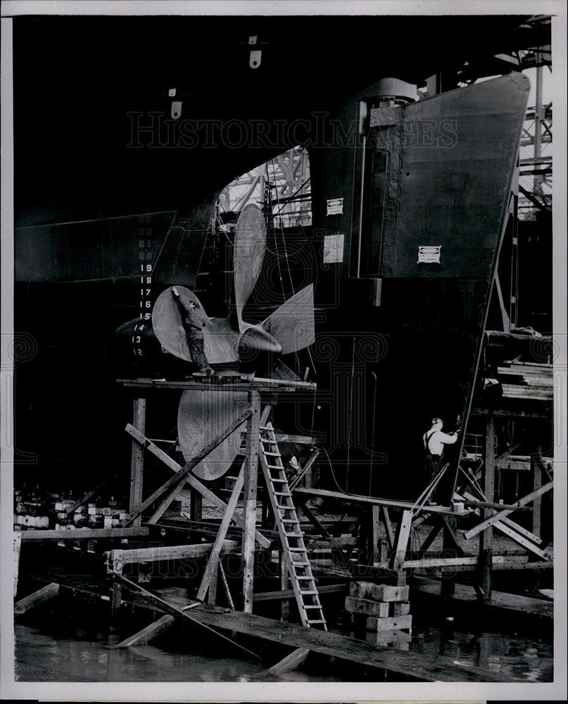 1954 Press Photo Propellor Blade World Glory Bronze Fibe - Historic Images