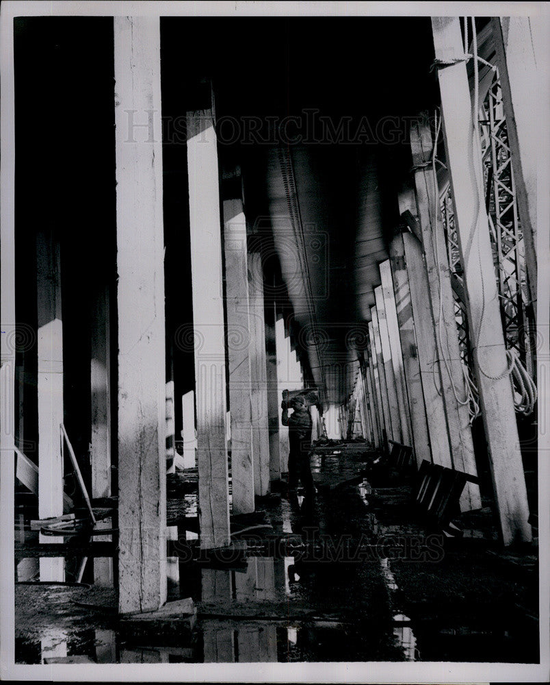 1954 Press Photo Shorings Underpinnings Blocks World Glory Ship - Historic Images