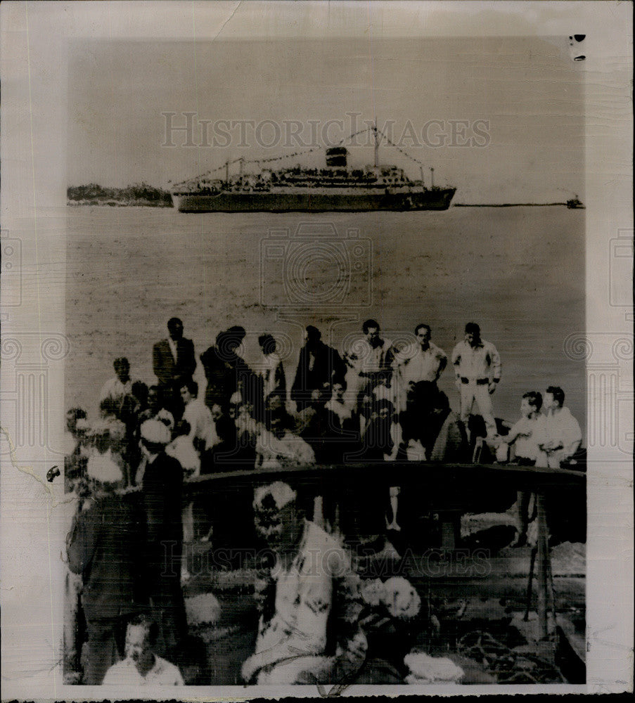 1961 Press Photo Hijacked Santa Maria Passengers Portuguese Ocean Liner Ship - Historic Images