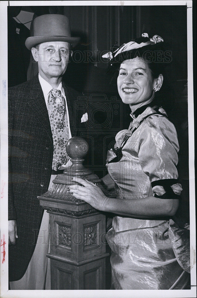 1959 Press Photo Sen.  San Taylor and Sec. Marguerite Knight - Historic Images