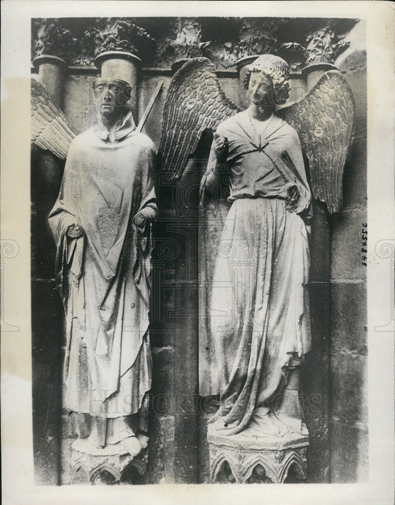 Press Photo Smiling Angel Famous Statue Rheims Cathedral France Restoration - Historic Images