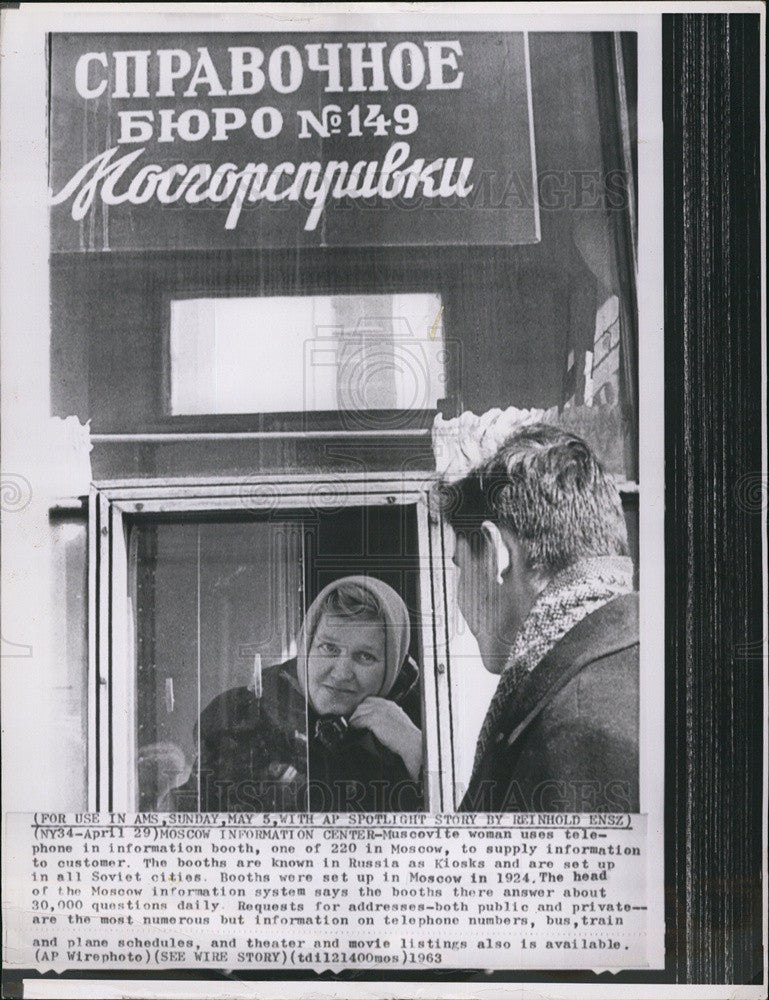 1963 Press Photo Muscovite Woman Uses A Kiosk To Provide A Customer Information - Historic Images