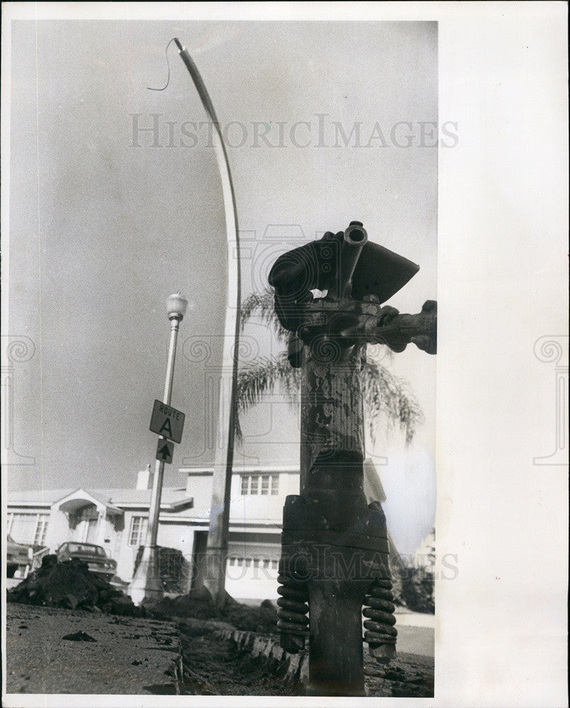 1966 Press Photo Lightpoles Being Installed 12th St. Woodlawn Circle Lamp Posts - Historic Images