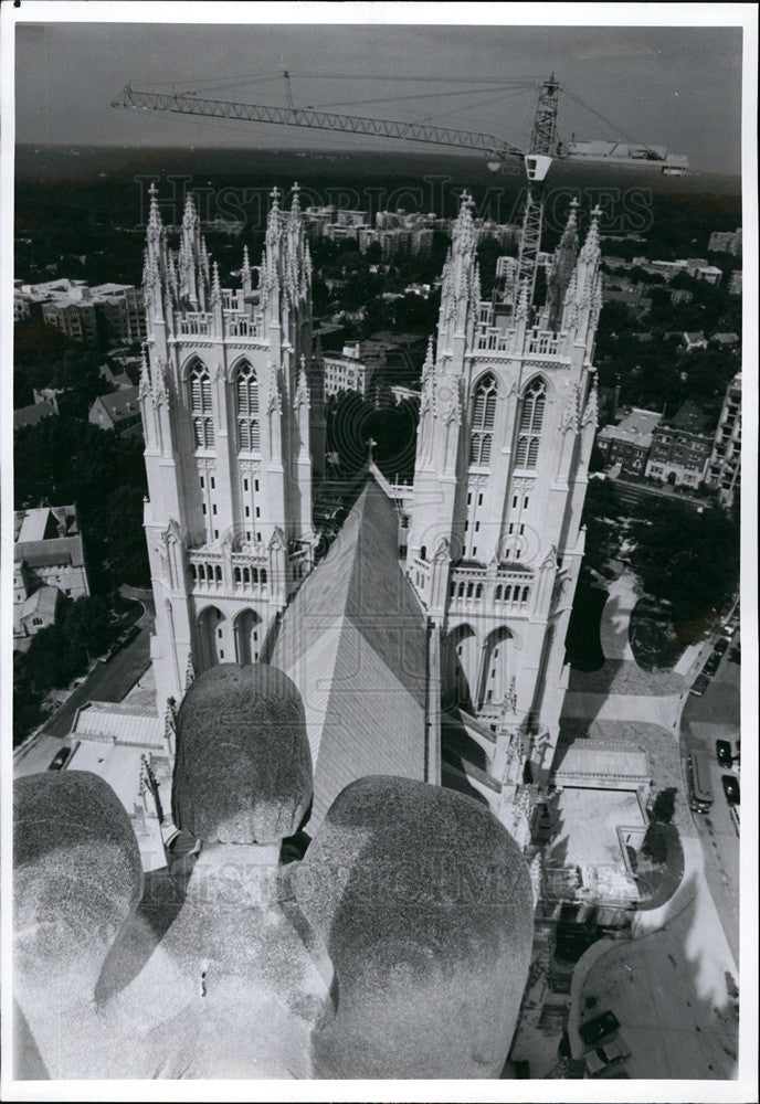 1990 Press Photo Angel Sculpture on towers of National Cathedral - Historic Images