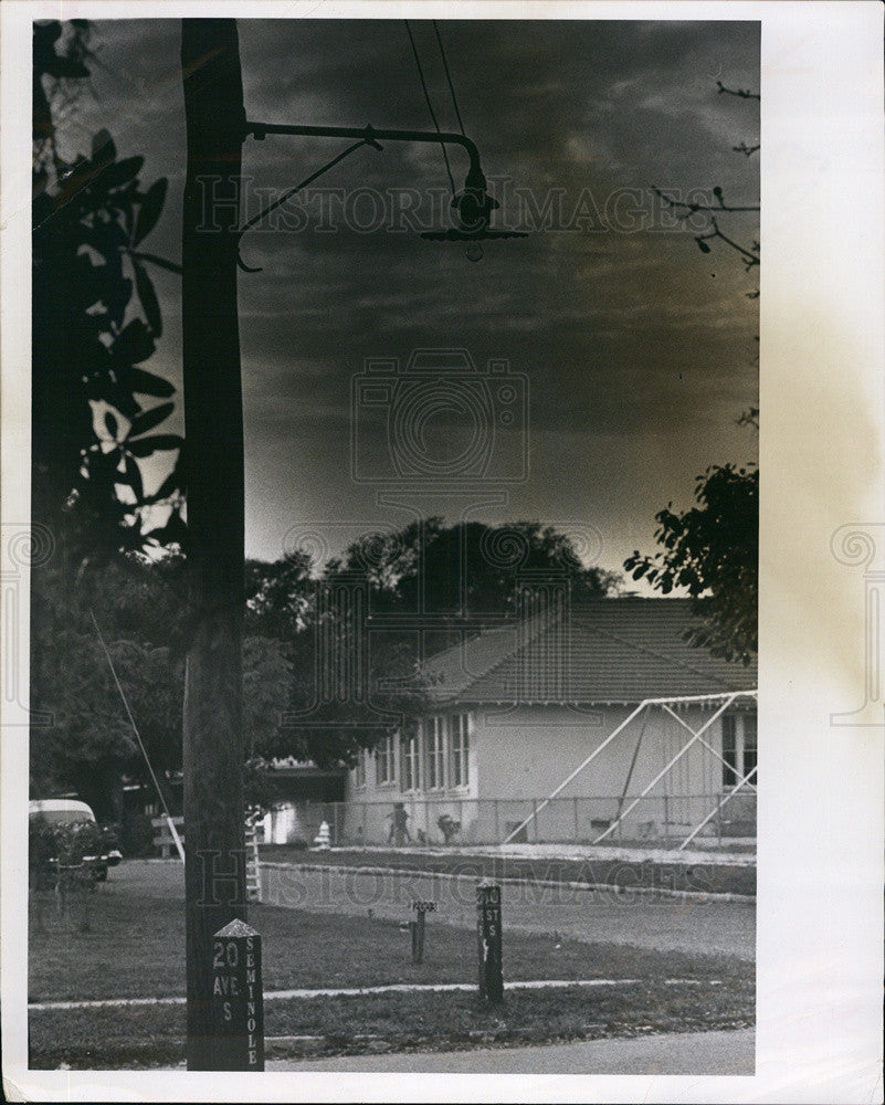 1966 Press Photo Street Light St. Petersburg House - Historic Images