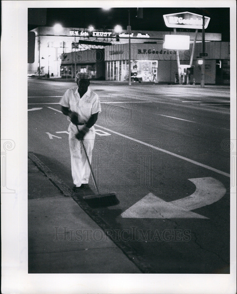 1970 Press Photo Night Scene at St. Petersburg Fred Smith - Historic Images