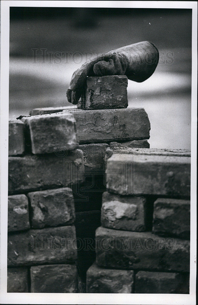 1980 Press Photo Brick Street Repair, Park Street, 10th Avenue N - Historic Images