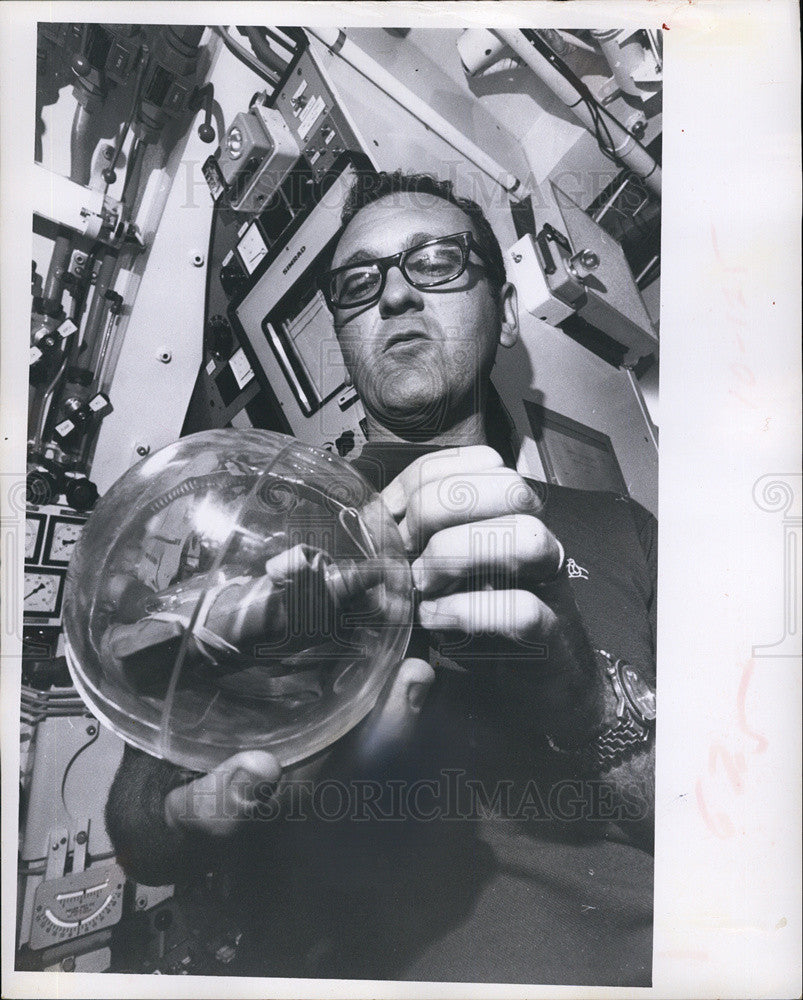 1969 Press Photo Capt. Kazimir &amp; Capsule Used to Communicate with Surface Vessel - Historic Images