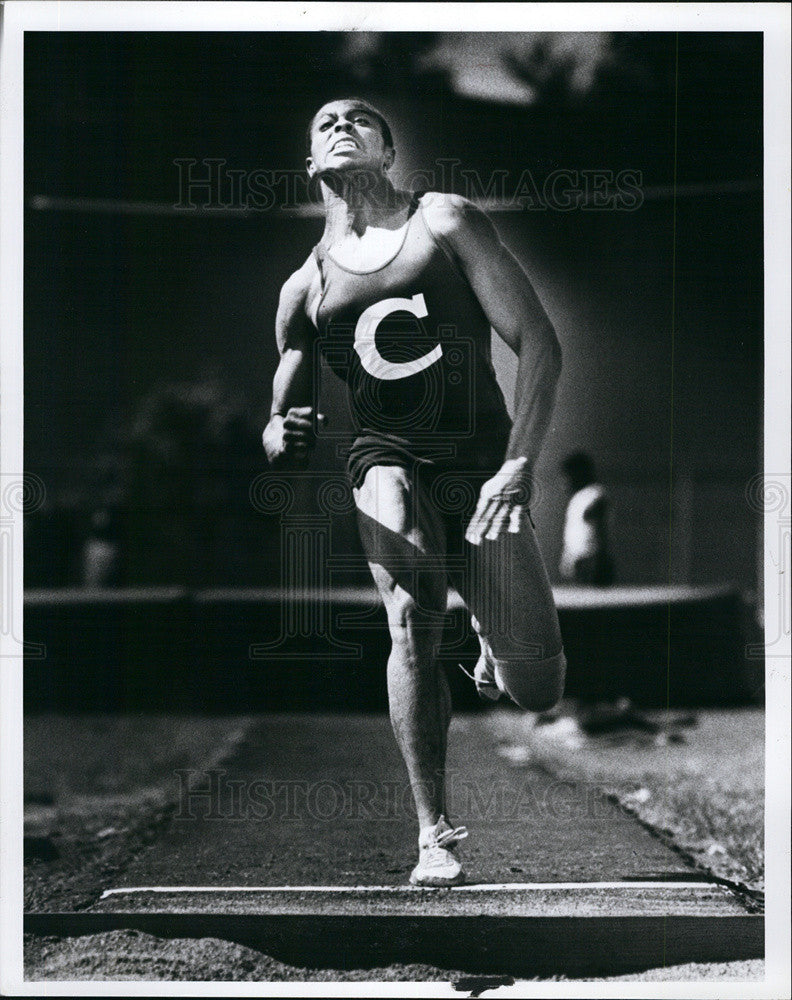 1982 Press Photo Thomas Wilcher Takes Off on Long Jump - Historic Images