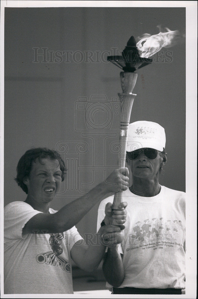 1989 Press Photo Special Olympian David Hayes Holding a torch - Historic Images