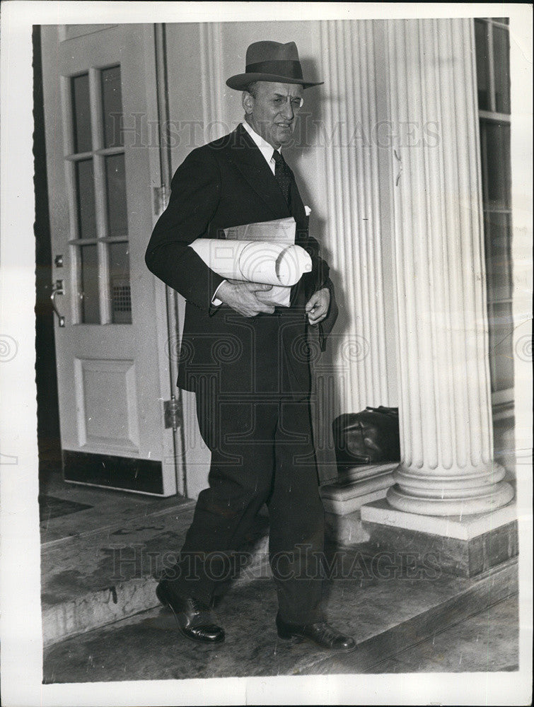 1935 Press Photo Sec of Treasury Morganthau leaves White House after conference - Historic Images