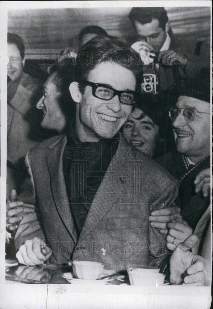 1960 Press Photo A proud father Jacques Charrier beams after wife gave birth - Historic Images