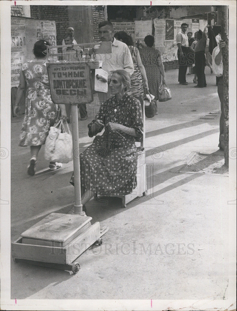 1959 Press Photo Socialist Madame DeFarge in Russia - Historic Images