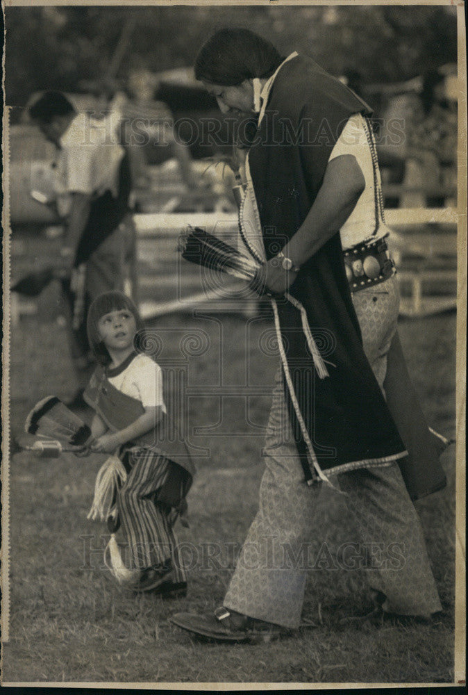 1972 Press Photo Indians dancing at  Mesquakie Indian Powow at Tama, Iowa - Historic Images