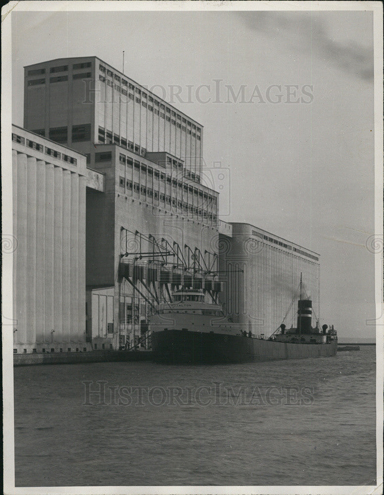 1933 Press Photo Largest Single Grain in the World is Located Port Arthur - Historic Images