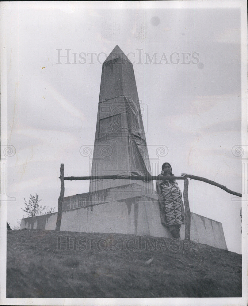 1953 Press Photo Four Bears Bridge Monument - Historic Images