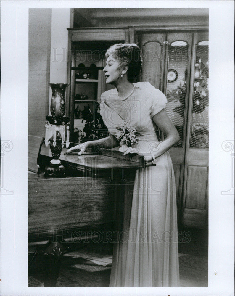 Press Photo Actress Rosalind Russell - Historic Images