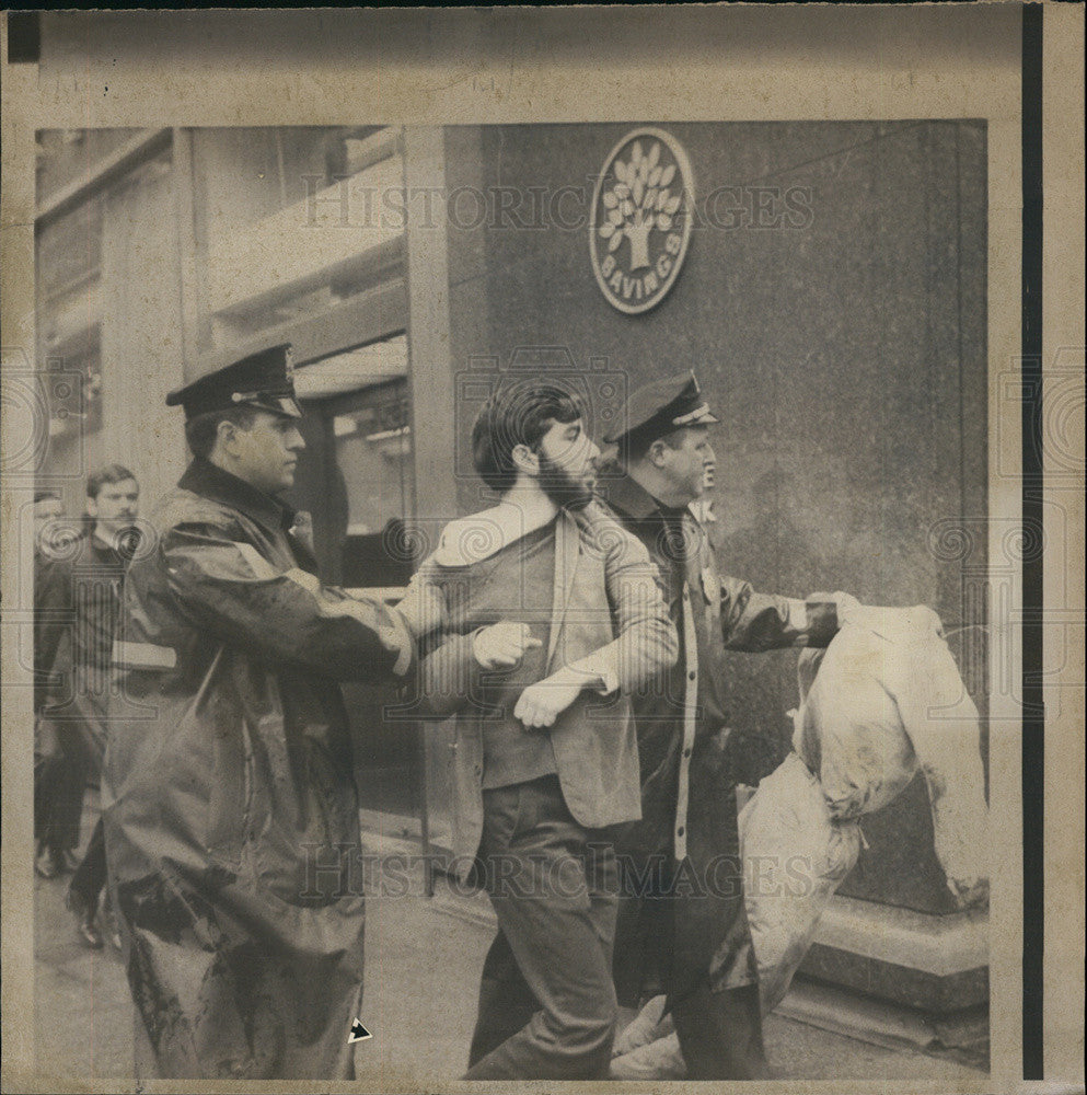 1967 Press Photo New York police Alan Shapiro anti-Westmoreland demonstration - Historic Images