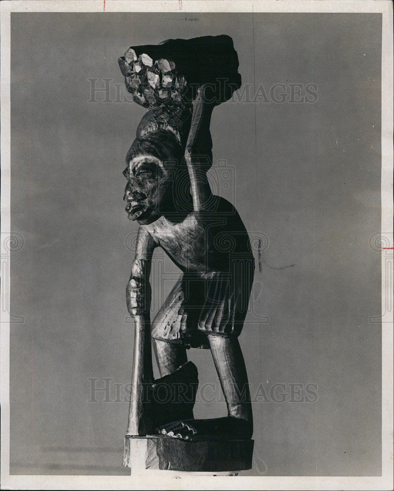 1967 Press Photo The Woodchopper Sculpture From Tanzanian Carver Yacubo - Historic Images