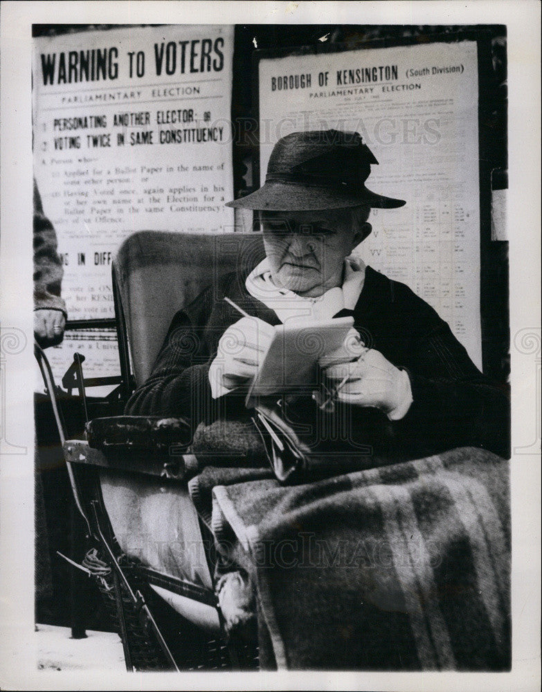 Press Photo Mrs. Elizabeth Jelf in her invalid chair registers her vote - Historic Images