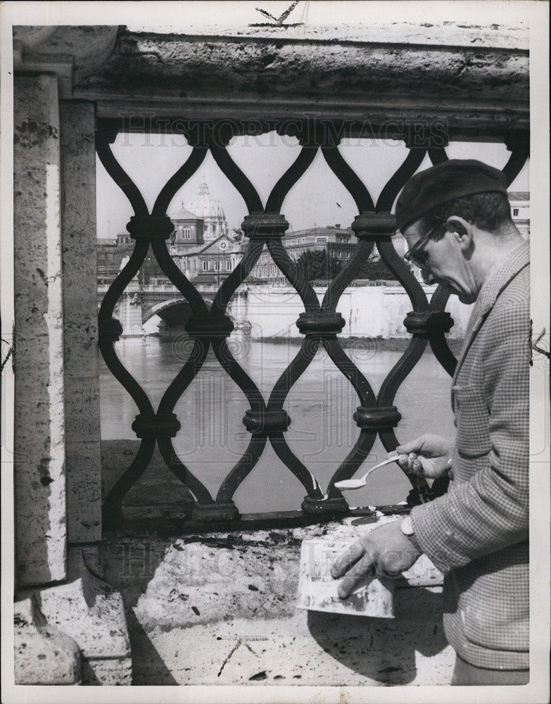 1958 Press Photo Patching the Cracks on the St Angela Bridge in Rome - Historic Images