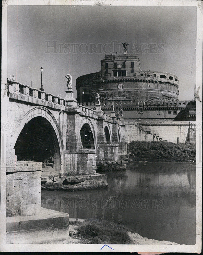 1962 Press Photo The Castle of St Angelo Beside the Tiber River - Historic Images