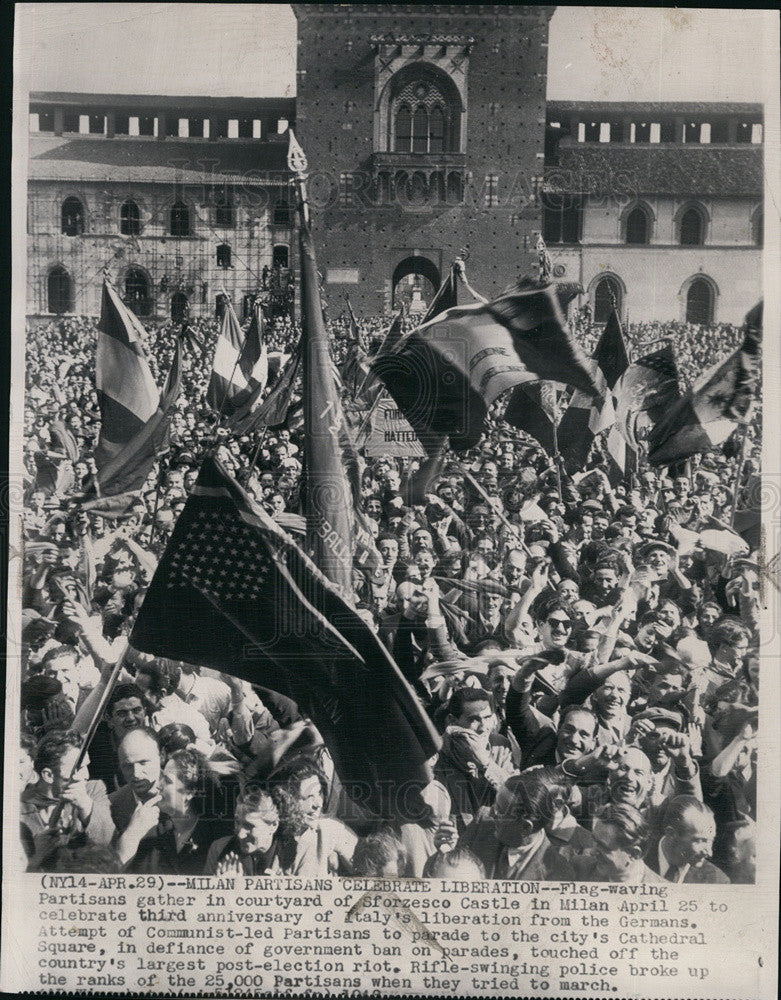 1948 Press Photo Milan Partisan Gather in Courtyard of Sforzesce Castle - Historic Images