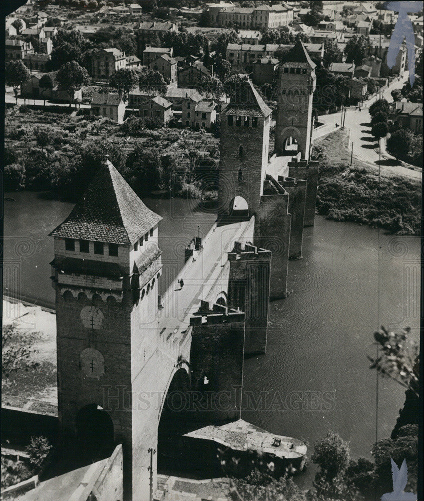 1963 Press Photo Medieval Valentre Bridge in Cahors, France - Historic Images