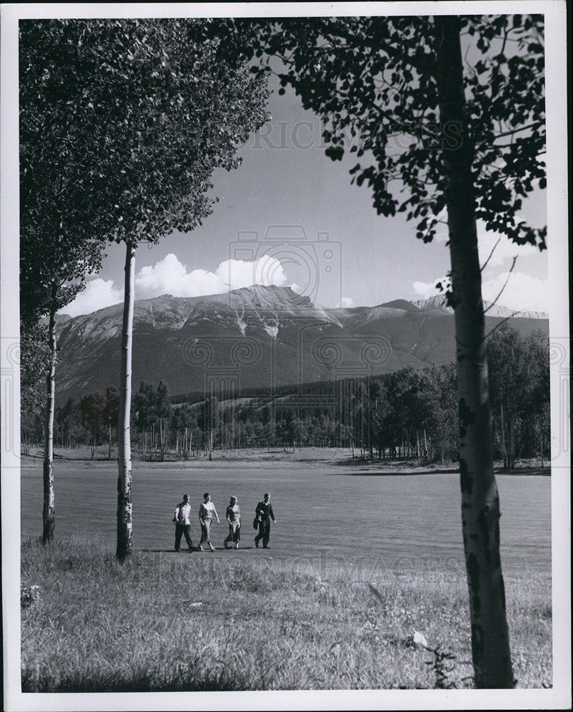 1954 Press Photo Old Man Mountain Above Golf Course Jasper Park Lodge Canada - Historic Images