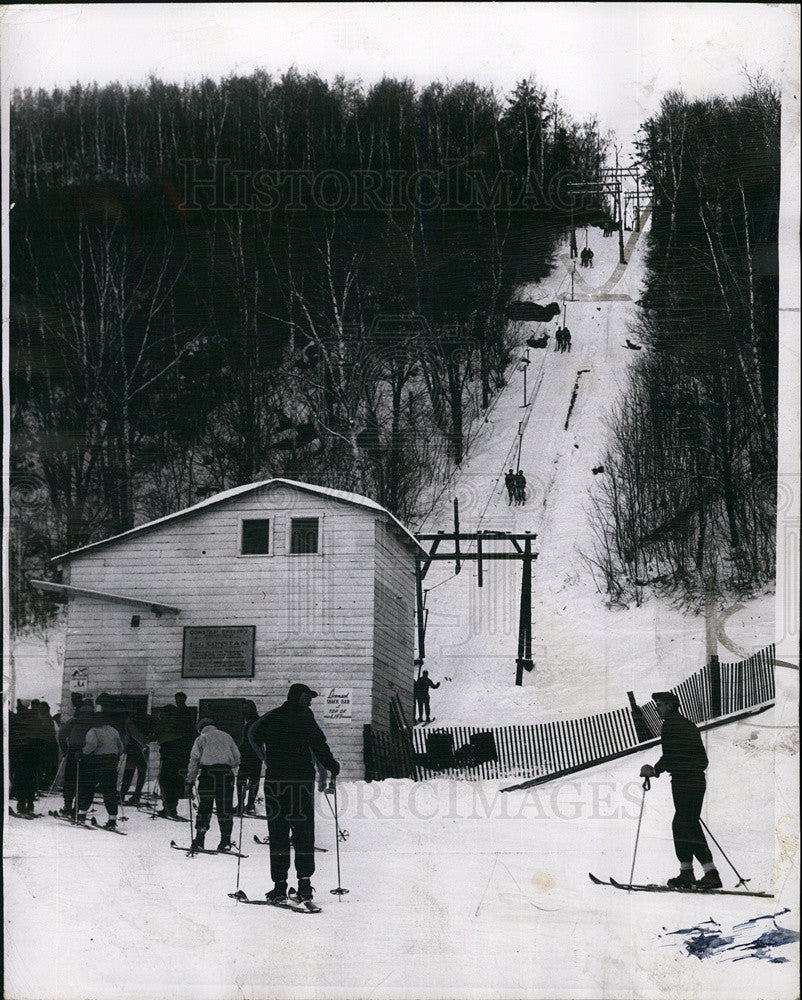 1952 Press Photo The Alpine Lift At Mont Gabriel In Laurentina - Historic Images