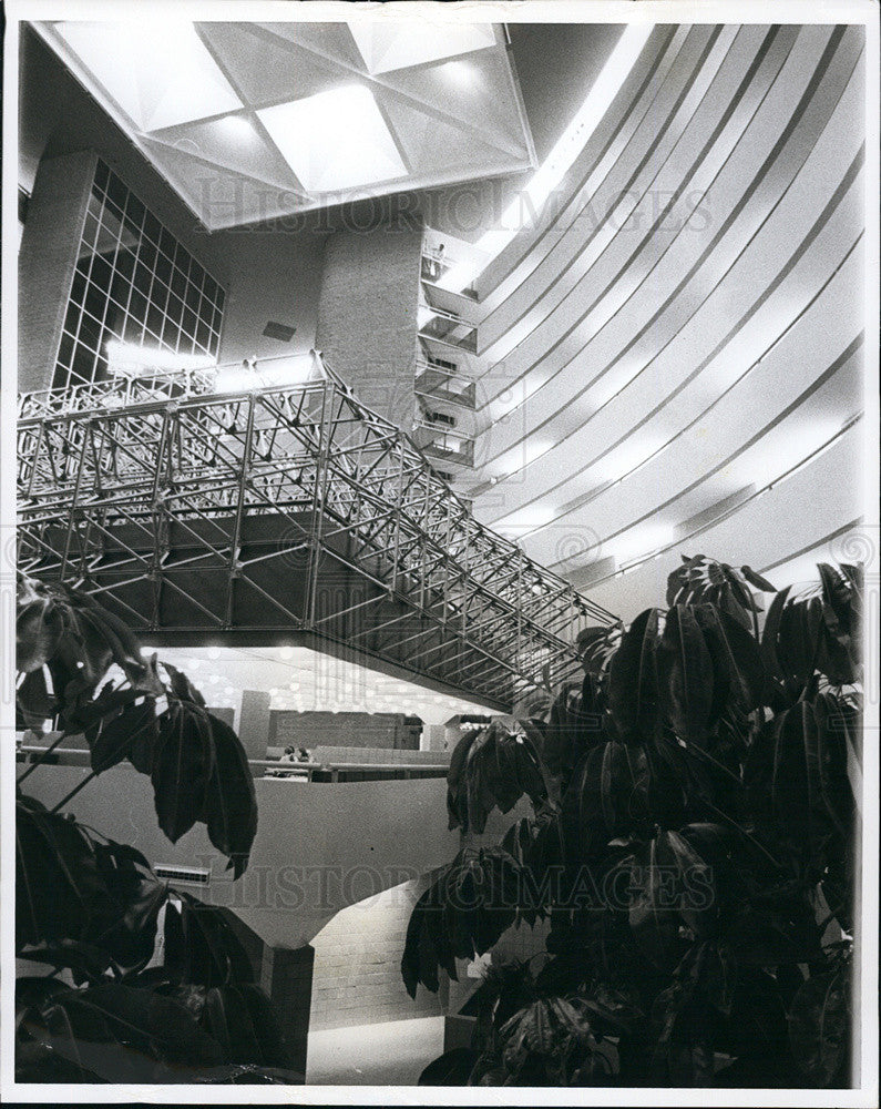 1975 Press Photo Steel Space Frame In Lounge Of Stouffer&#39;s Riverfront Towers - Historic Images