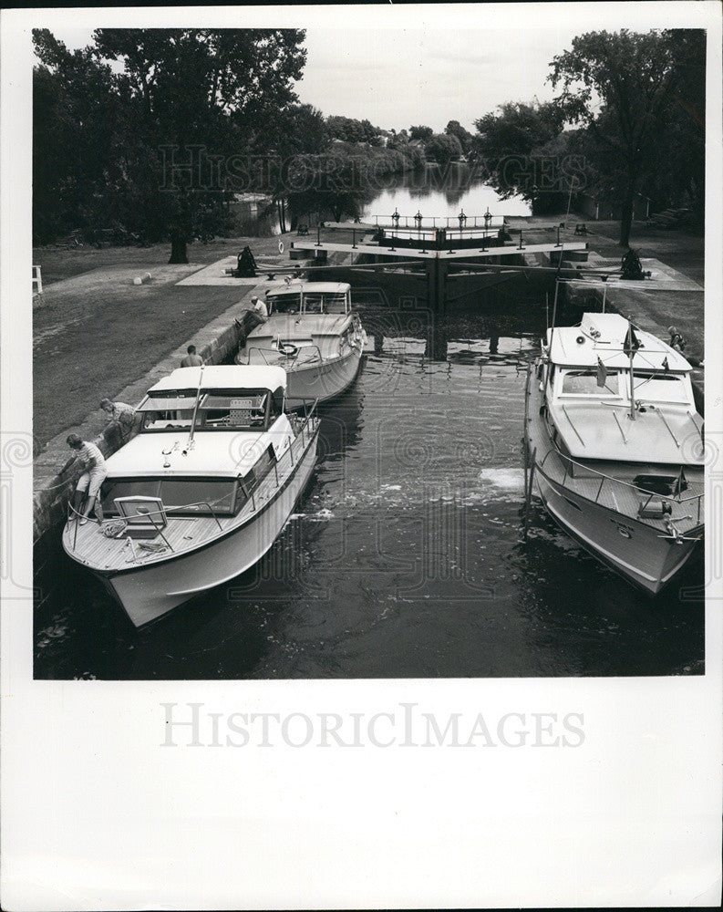 1965 Press Photo Cruise Boats In Rideau Waterway Locks Smiths Falls Ontario - Historic Images