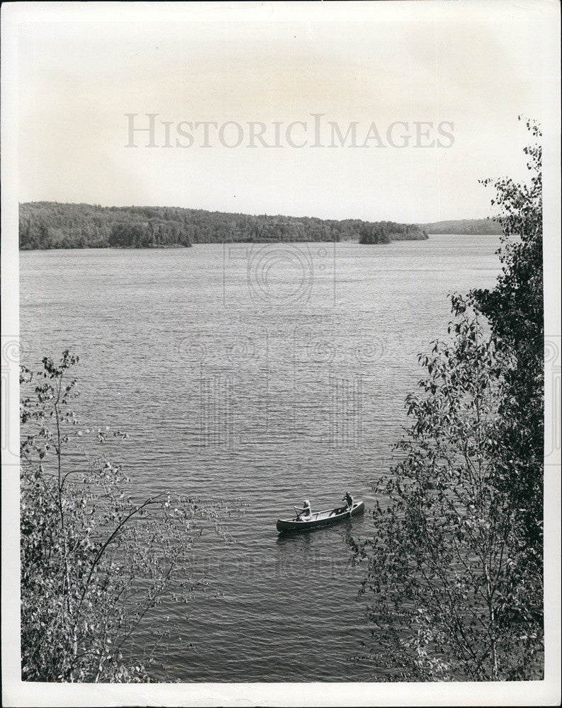 1963 Press Photo Ontario Clearwater Lake Canoes Travelling Atikokan Road - Historic Images