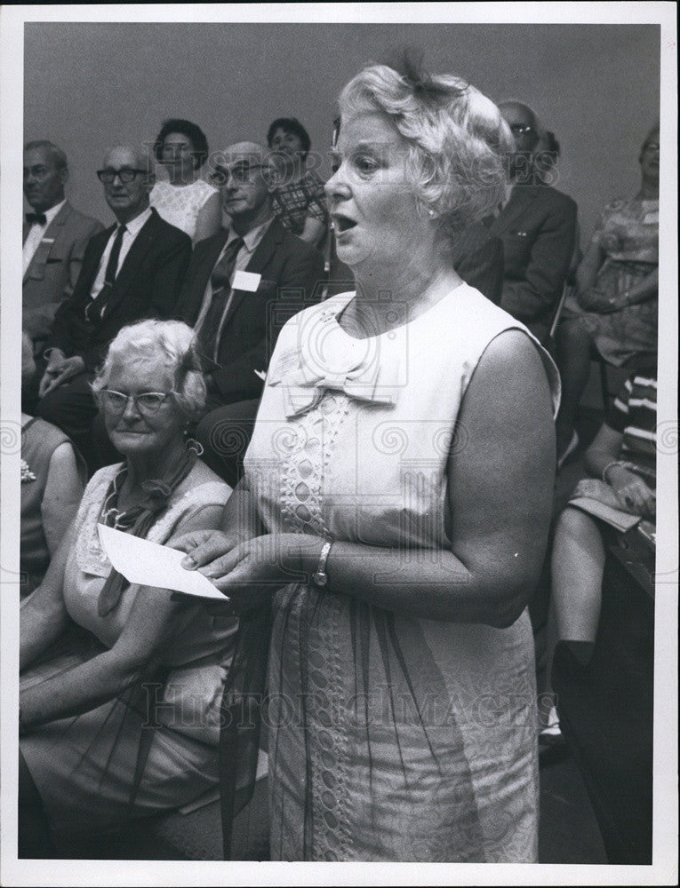 1971 Press Photo Mrs Violet Nairon from Montreal Canada Singing - Historic Images