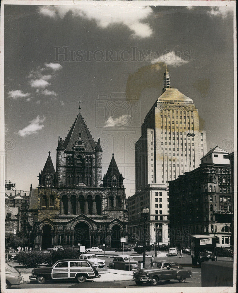 1958 Press Photo Trinity Episcopal Church Next to John Hancock Building - Historic Images