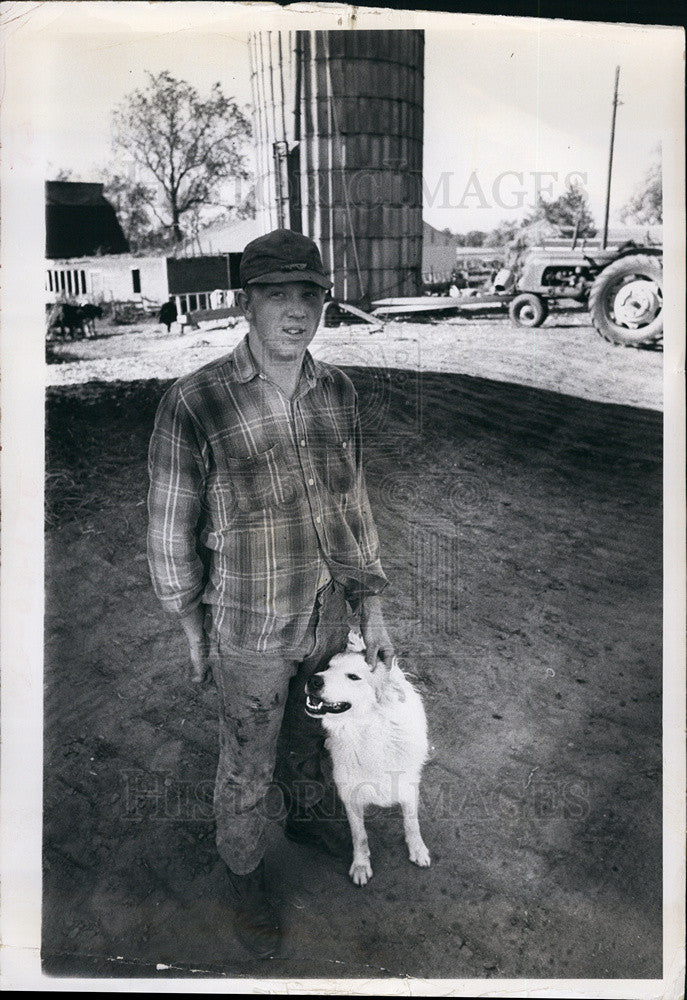 Press Photo Unidentified man and his dog in Minnesota - Historic Images