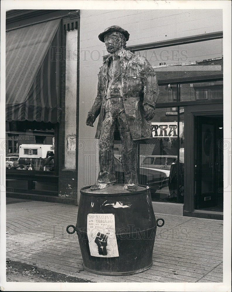 1973 Press Photo Statue of Gassy Jack Deighton in 1967 set up Canadian Gastown - Historic Images