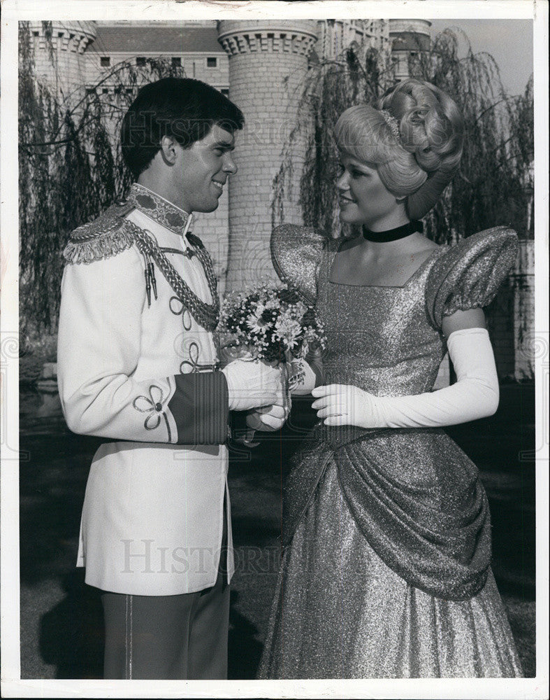 1982 Press Photo Cinderella &amp; Prince Charming Will Attend Valentine&#39;s Day Party - Historic Images