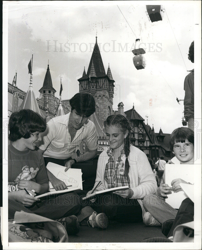 1982 Press Photo Chicago Area Children Participate In Walt Disney Art Class - Historic Images