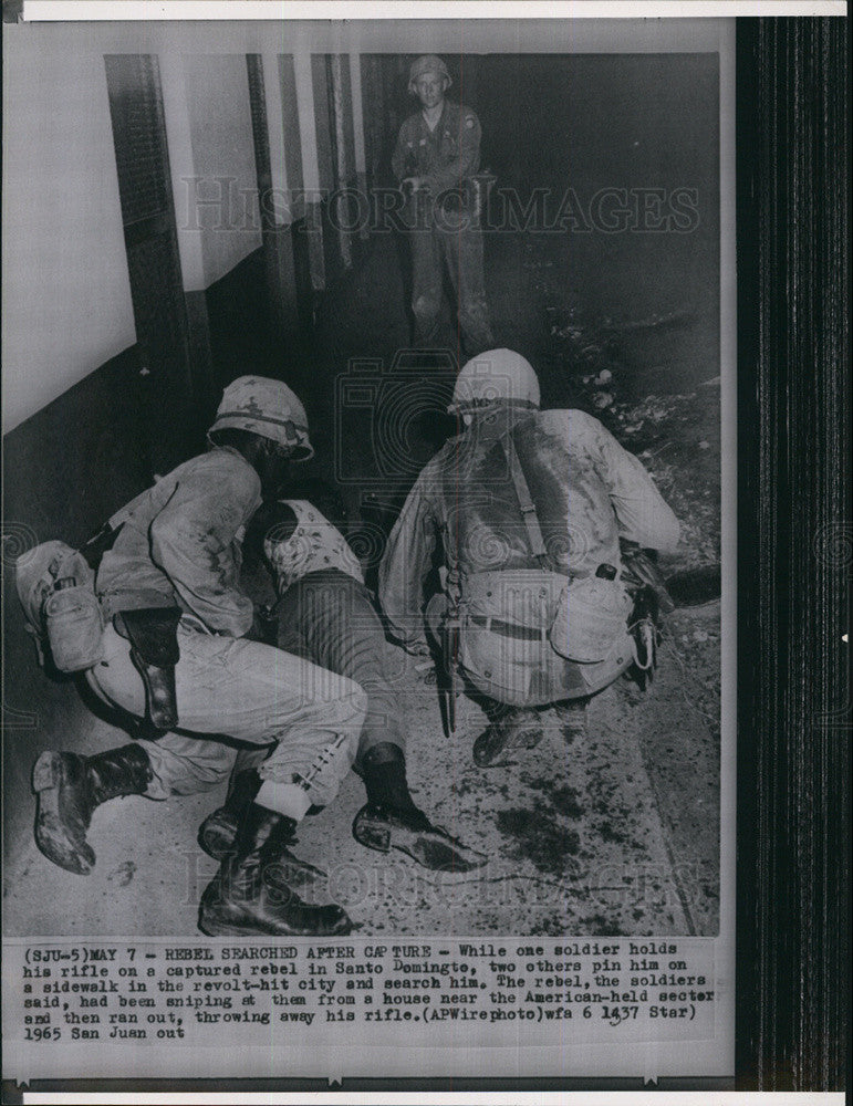 1965 Press Photo Rebel searched in Santo Domingo revolt - Historic Images