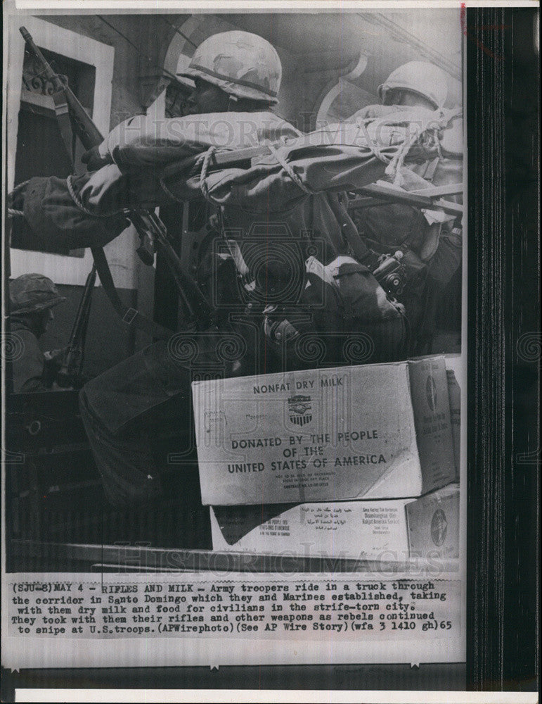 1965 Press Photo Army troops during revolt in Santo Domingo - Historic Images