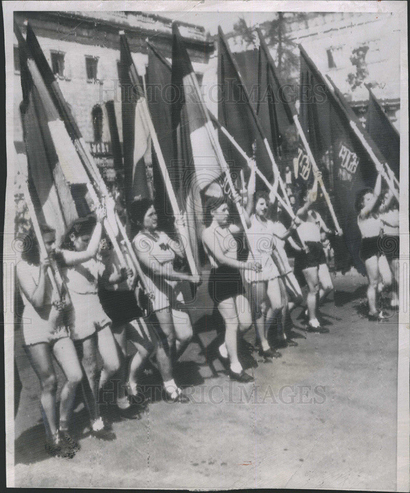 1950 Press Photo East Berlin Communist May Day,girls spot group - Historic Images