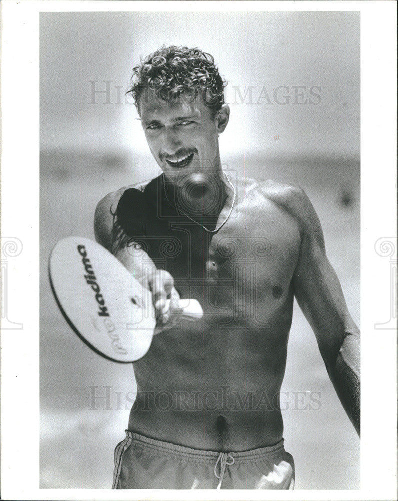 1989 Press Photo Kyle Malone Of Midera Beach Playing Paddle Ball 