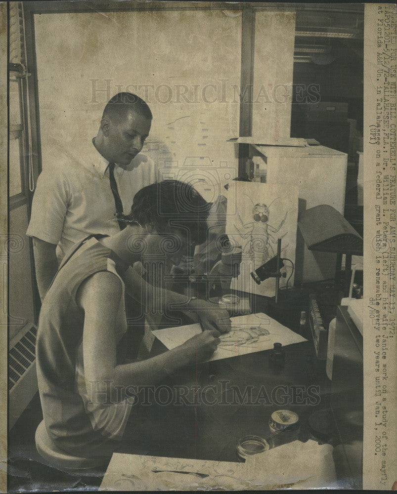 1972 Press Photo Dr Peters and wife at FAMU lab - Historic Images