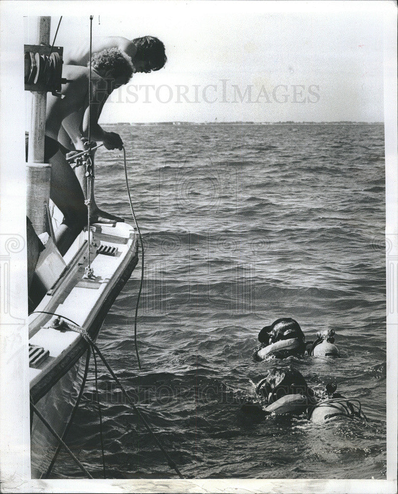 1979 Press Photo Wave monitoring equipment installed in Gulf of Mexico,B Chase - Historic Images