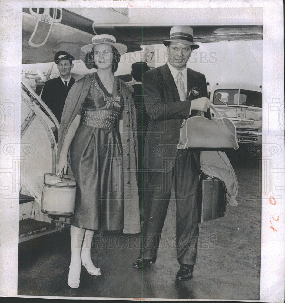 1957 Press Photo Actress Daughter Jenny Ann Lindstrom With Father Peter - Historic Images