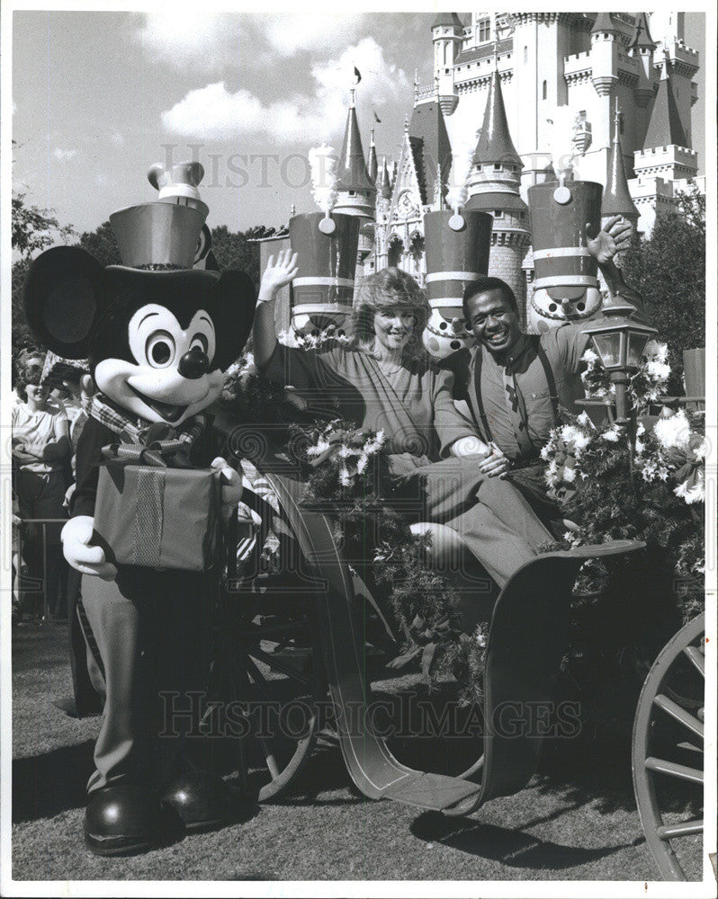 1985 Press Photo Mickey Mouse, Joan Lunden, Ben Vereen, Walt Disney Christmas - Historic Images