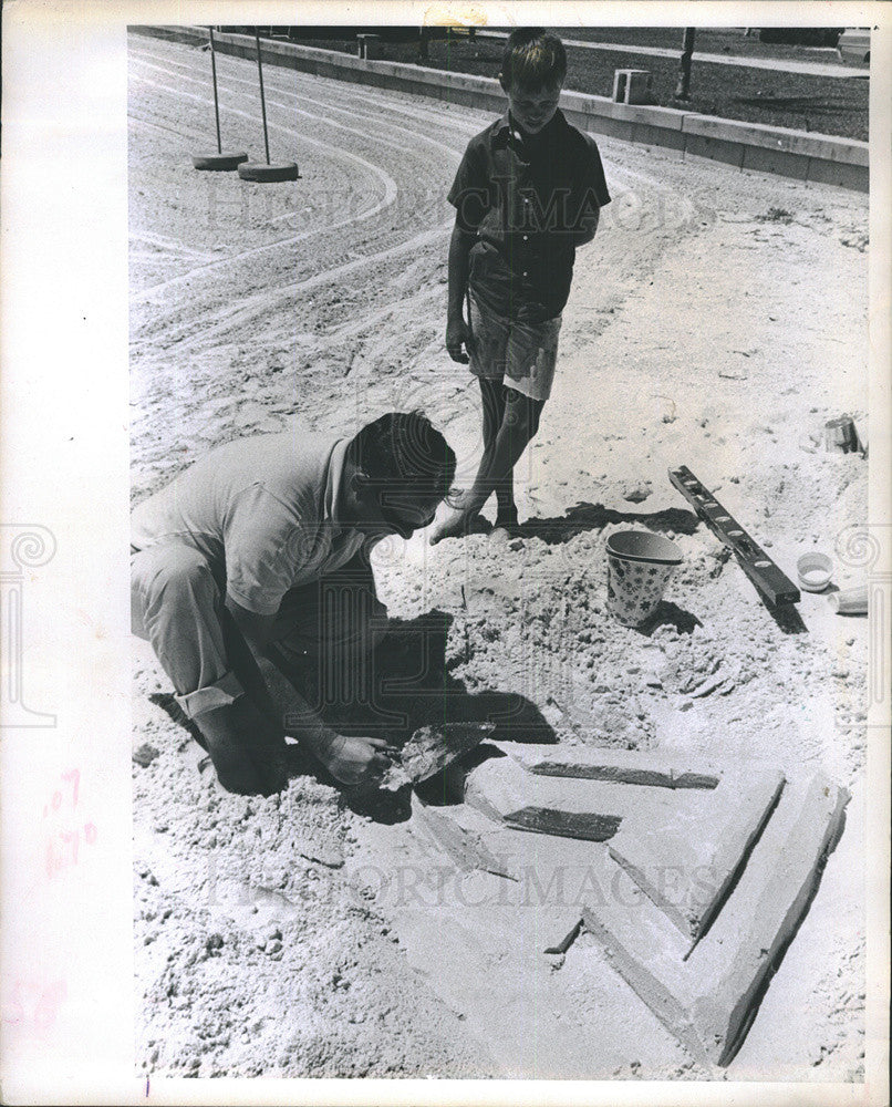 1966 Press Photo Sand Sculpture of Mark Fishback - Historic Images